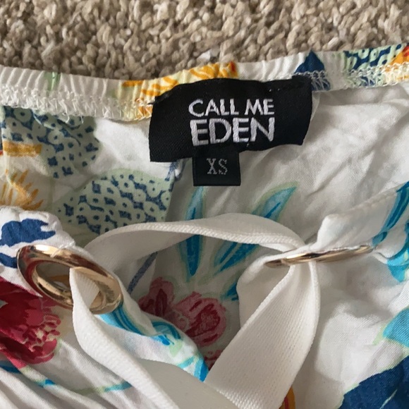 Floral Crop-Top cross over in the front - Picture 2 of 2